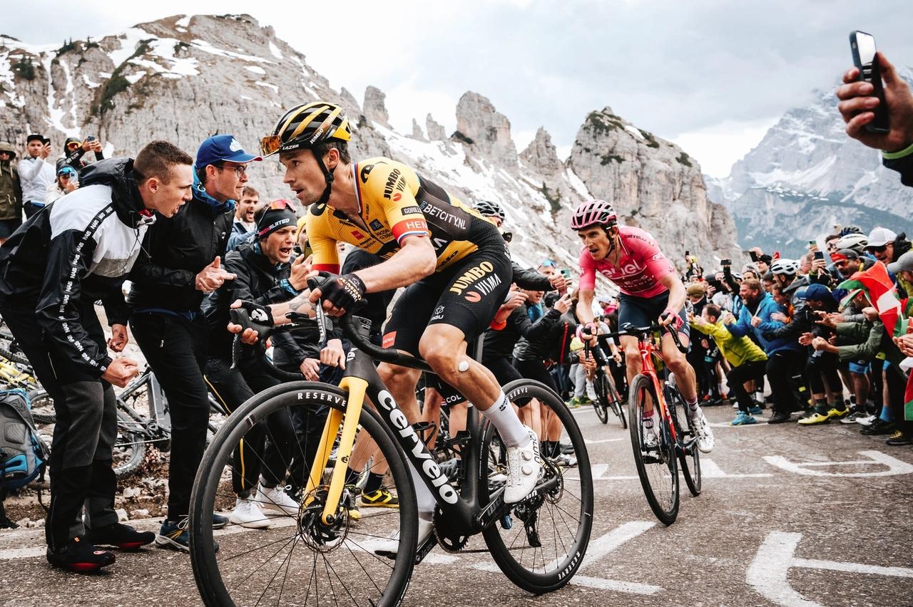 Primož Roglič leading Geraint Thomas on the slopes of Tre Cime during stage 19 of the Giro